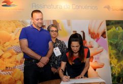 Presidente do Fundo Social realiza assina convênios com municípios das regiões de Bauru e Marília