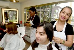Projeto Solidariedade em Fios recebe doação de cabelo em ação especial de marca de beleza