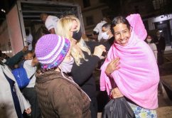 Fundo Social distribui mochilas solidárias na Praça Marechal Deodoro