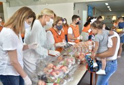 Fundo Social distribui 1 mil brinquedos em ação do Dia das Crianças em Paraisópolis