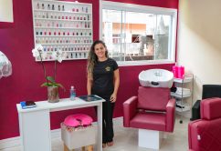 Ex aluna do Curso de Cabeleireiro conquista autonomia e renda durante pandemia