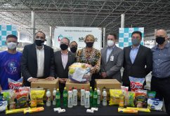 Entrega simbólica de 6.500 cestas básicas e 6.500 kits de higiene