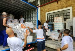 Fundo Social de São Paulo solicita ajuda de voluntários para triar donativos e orienta sobre novas doações