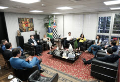 Primeira-dama de SP apresenta programa de Educação Itinerante à Alesp