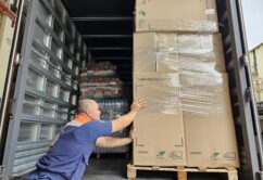 Fundo Social de São Paulo entrega donativos para vítimas de incêndio em Cubatão