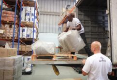 Fundo Social de SP reforça ajuda humanitária em Carapicuíba com envio de 350 cestas básicas e suprimentos